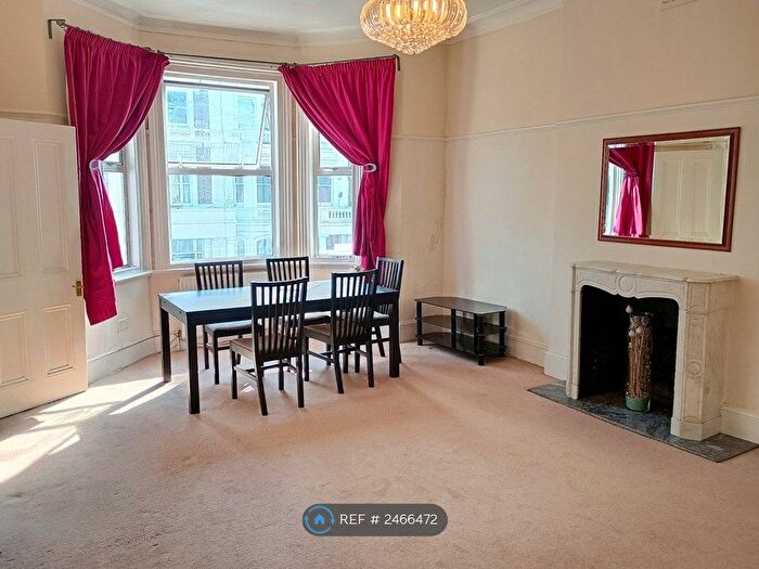 2 Bedroom Flat To Rent In Sinclair Gardens, London, W14