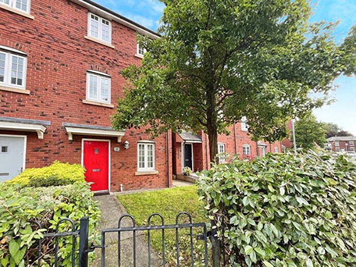 3 Bedroom Semi Detached House For Sale In Irwell Place, Stoneclough - Vacant Possession - No Chain, M26