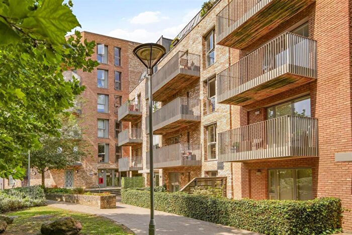 2 Bedroom Flat For Sale In New North Road, London, N1