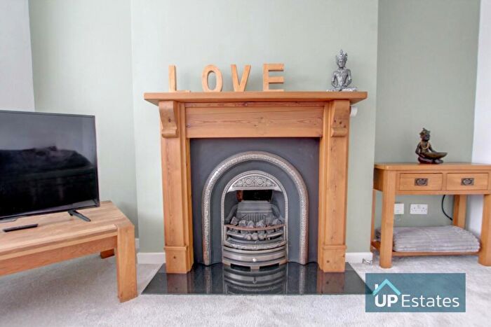 3 Bedroom End Of Terrace House For Sale In Binley Road, Binley, Coventry, CV3