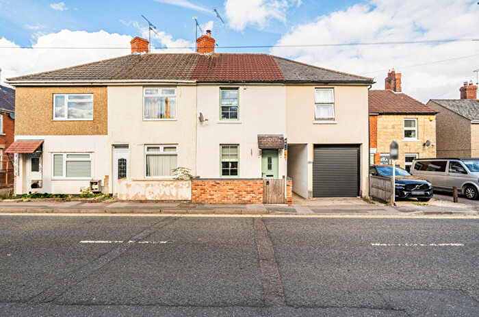 2 Bedroom Terraced House For Sale In Hyde Road, Upper Stratton, Swindon, SN2