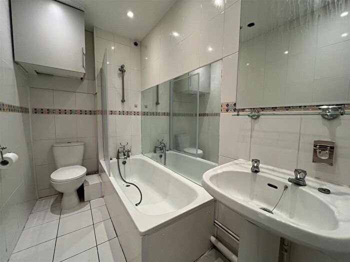 2 Bedroom Flat To Rent In Avondale Road, South Croydon, CR2