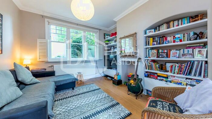 3 Bedroom Cottage To Rent In Beechwood Road, Crouch End, London, N8