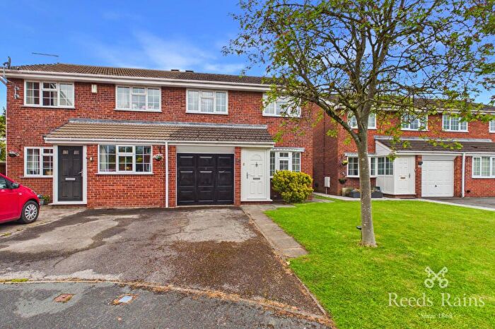 3 Bedroom Semi-Detached House To Rent In Gleneagles Drive, Holmes Chapel, Crewe, CW4
