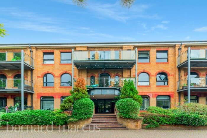 2 Bedroom Flat To Rent In Inner Park Road, London, SW19