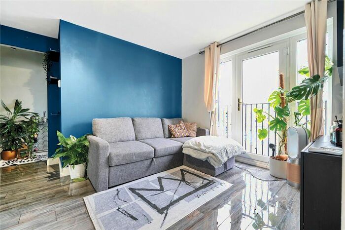 Studio To Rent In Ringwood Gardens, London, E14