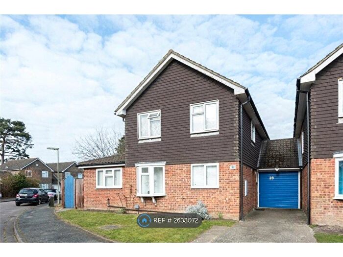 4 Bedroom Detached House To Rent In Snowdrop Way, Woking, GU24
