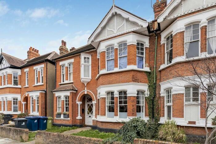 3 Bedroom Flat To Rent In Woodgrange Avenue, London, W5