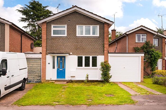3 Bedroom Link Detached House For Sale In Elizabeth Road, Henley-On-Thames, RG9