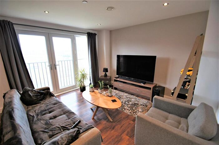 2 Bedroom Apartment To Rent In Rivergate House, Wilburn Basin, M5
