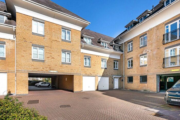 1 Bedroom Flat To Rent In Century Court, Woking, Surrey, GU21
