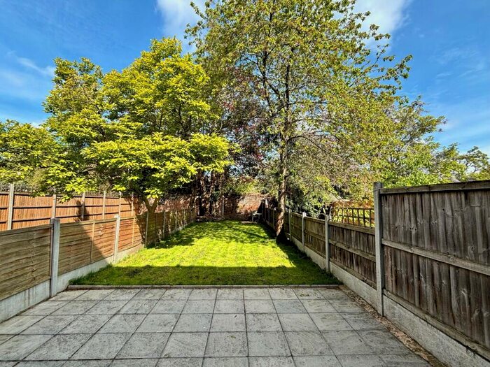 1 Bedroom Flat To Rent In Wanstead, London, E11