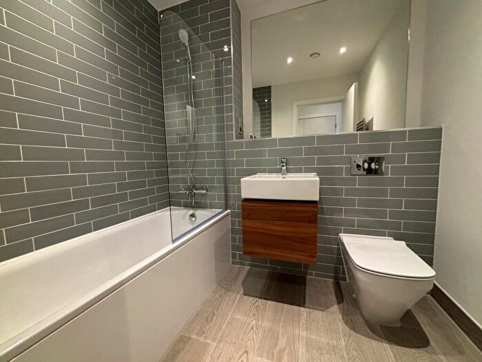 2 Bedroom Apartment To Rent In Gunsmith House, Price Street, B4