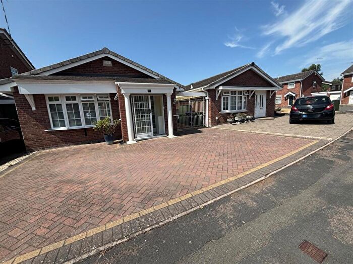2 Bedroom Detached Bungalow For Sale In Drayton Court, Warwick, CV34