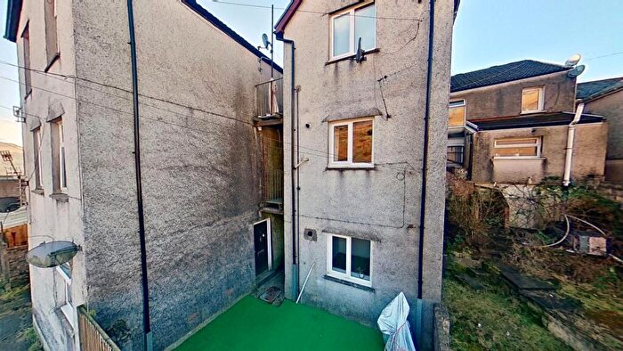 1 Bedroom Flat For Sale In Flat East Court, East Road, Tylerstown, Ferndale, Mid Glamorgan, CF43