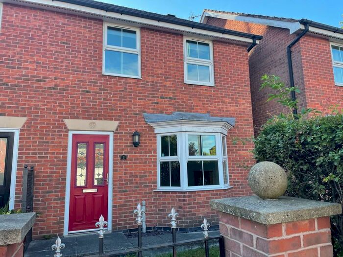 3 Bedroom Semi-Detached House To Rent In College Close, Goole, DN14