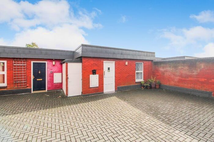 2 Bedroom Flat To Rent In Church Lane, Bedford, MK41