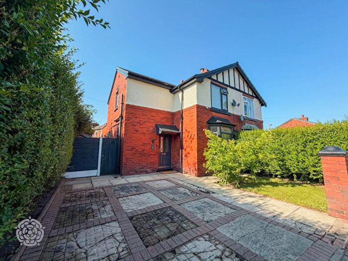 3 Bedroom Semi Detached House For Sale In The Avenue, Westhoughton, BL5