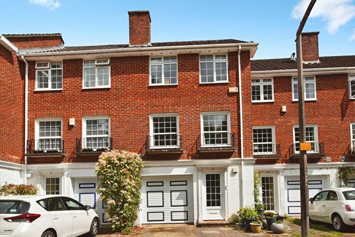 3 Bedroom Town House To Rent In Courtwood Close, Salisbury, SP1