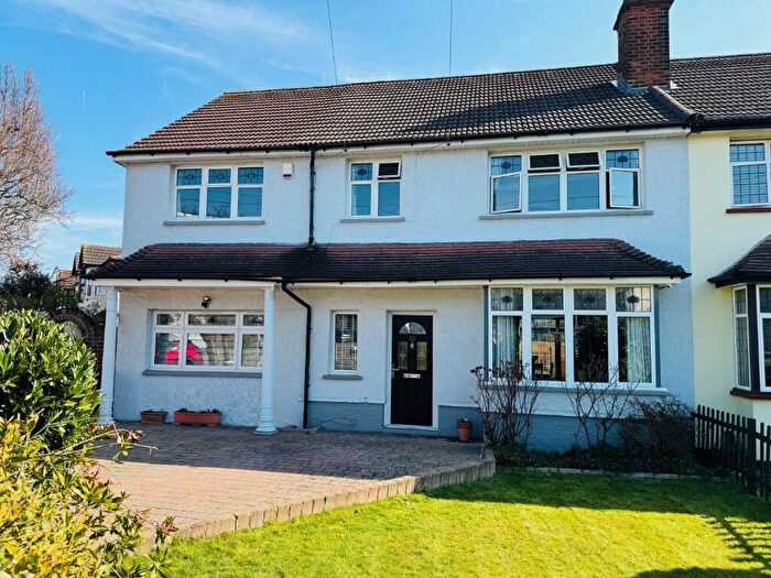 5 Bedroom Semi-Detached House For Sale In Church Road, Ilford, London, IG2