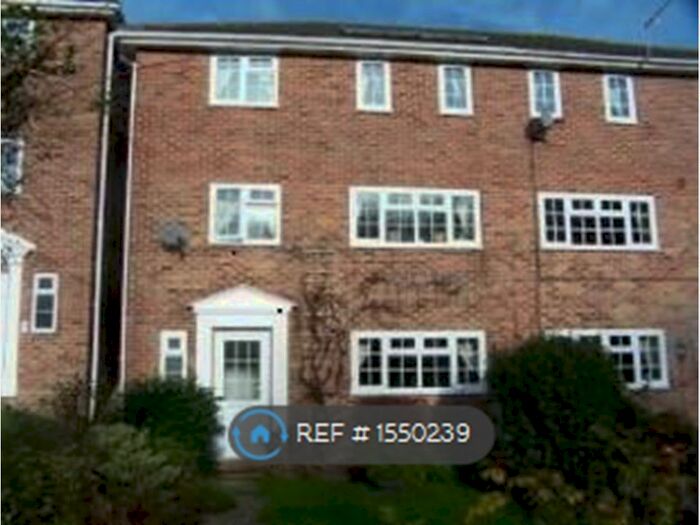 4 Bedroom Semi-Detached House To Rent In Windsor Road, Weymouth, DT3