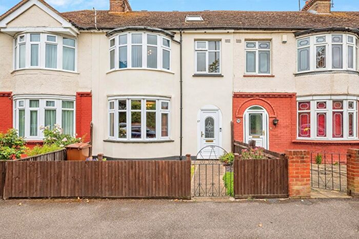 4 Bedroom Terraced House For Sale In South Avenue, Gillingham, ME8