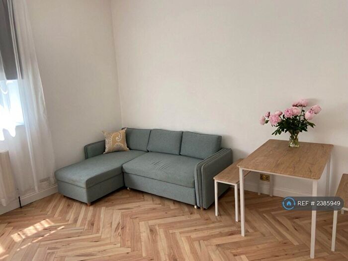 1 Bedroom Flat To Rent In Vanbrugh Park, London, SE3