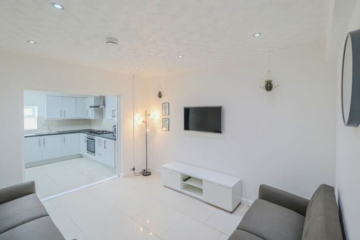 6 Bedroom Semi-Detached House To Rent In David Road, Stoke, Coventry, CV1