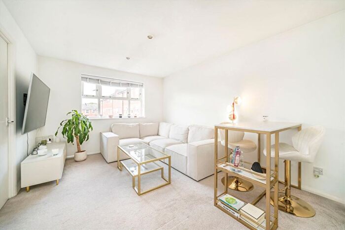 1 Bedroom Flat To Rent In Massingberd Way, Tooting, SW17