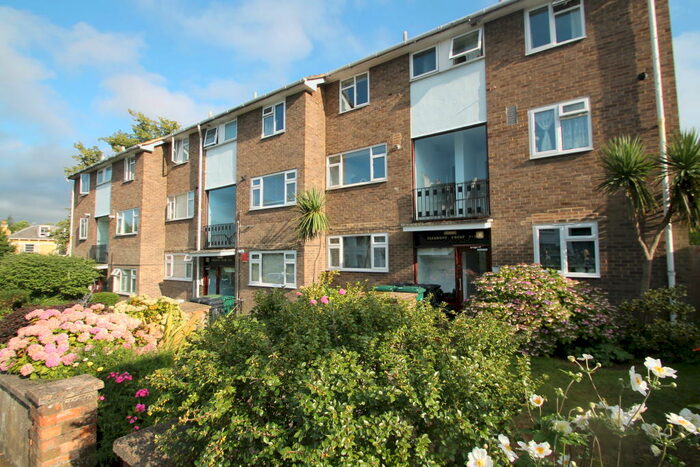 2 Bedroom Flat To Rent In Clermont Court, BN1