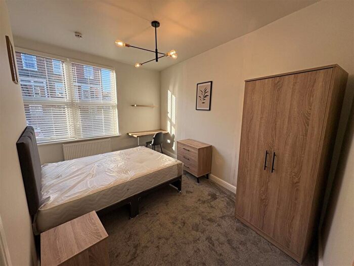 1 Bedroom Terraced House To Rent In Beechwood Terrace, Burley, Leeds, Ng, LS4