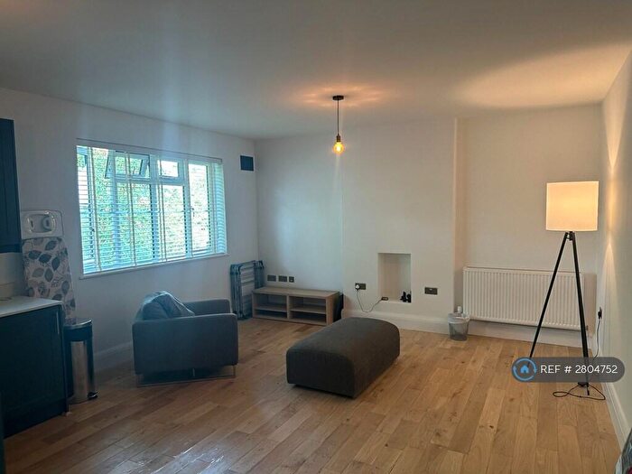2 Bedroom Flat To Rent In Southside, London, N7