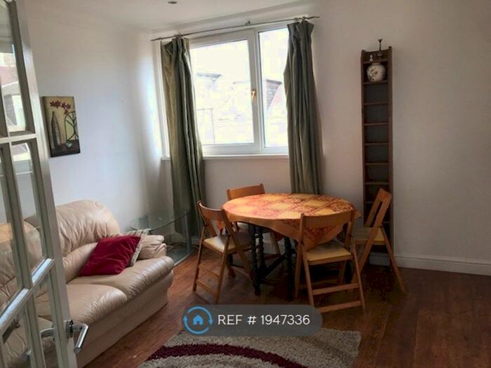 2 Bedroom Flat To Rent In Esslemont Avenue, Aberdeen, AB25