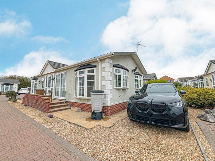 2 Bedroom Park Home For Sale In Sand Road, Kewstoke, Weston-Super-Mare, BS22
