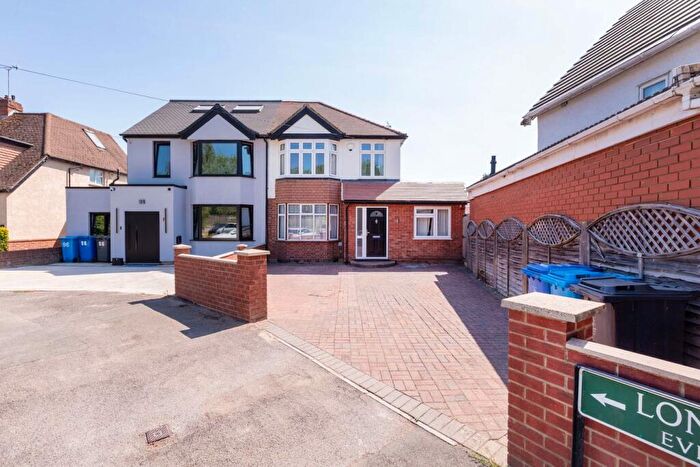 4 Bedroom Semi-Detached House For Sale In London Road, Datchet, SL3