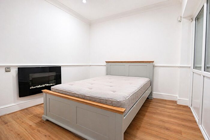 1 Bedroom Flat To Rent In Kingsway, Enfield, EN3
