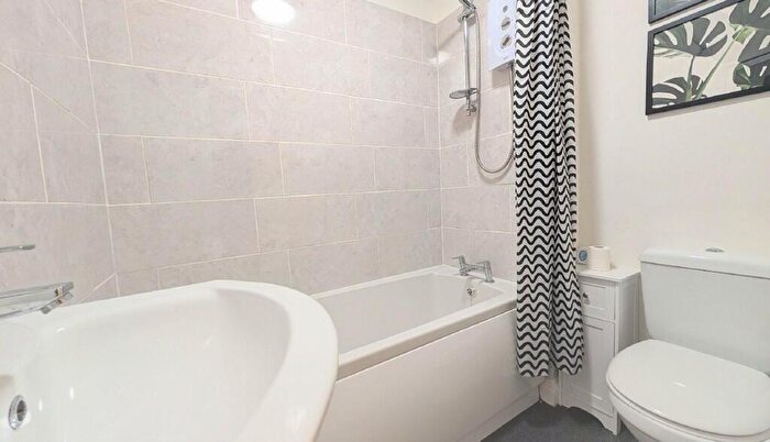 1 Bedroom Flat For Sale In Rectory Road, Rushden, NN10