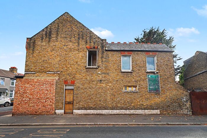 3 Bedroom End Terrace House For Sale In Charlemont Road, London, E6