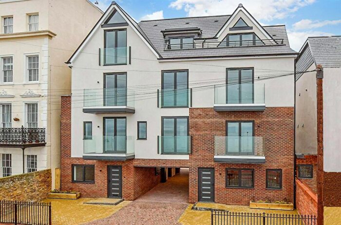 1 Bedroom Flat For Sale In Pier View, St. George's Terrace, Herne Bay, Kent, CT6