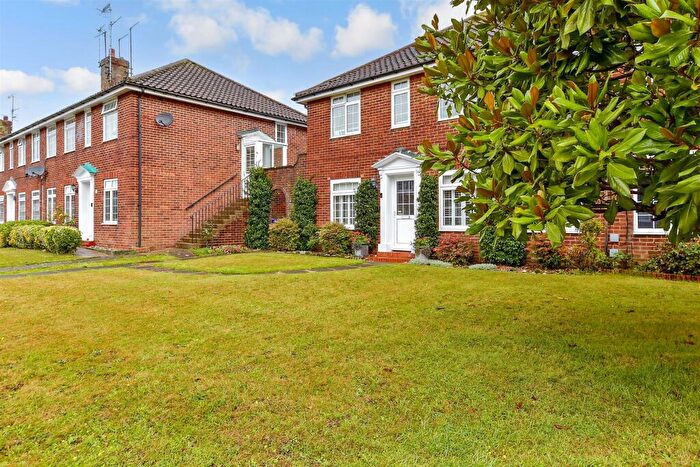 2 Bedroom Flat For Sale In Gaisford Close, Worthing, West Sussex, BN14