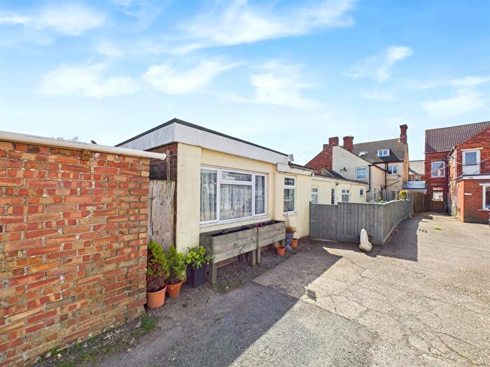 5 Bedroom Semi-Detached House For Sale In Victoria Road, Mablethorpe, LN12