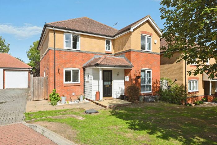 4 Bedroom Detached House For Sale In Ellis Close, Hoddesdon, EN11