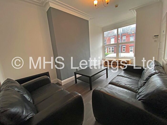 3 Bedroom End Of Terrace House To Rent In Beechwood Mount, Leeds, LS4