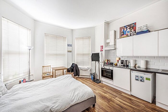 Studio To Rent In Manstone Road, London, NW2