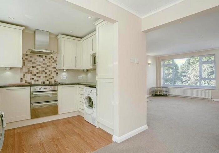 2 Bedroom Flat To Rent In Park Road, Banstead, SM7