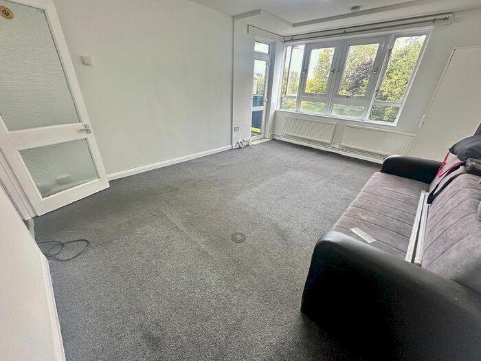 3 Bedroom Flat To Rent In Gainsborough Tower, Academy Gardens, Northolt, Greater London, UB5