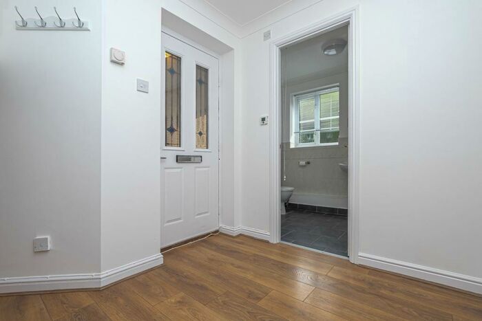 1 Bedroom House To Rent In Sycamore Close, Loughton, IG10