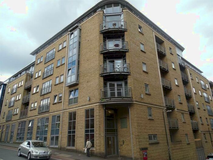 1 Bedroom Flat To Rent In Hamilton Court Montague Street Bristol, BS2