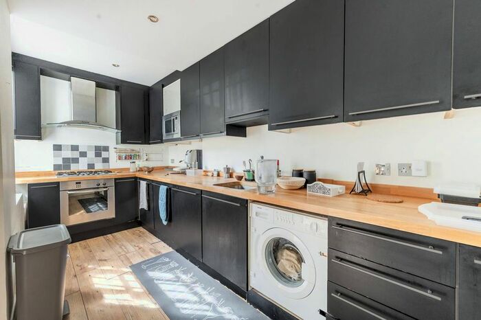 2 Bedroom Flat To Rent In Queens Gate Gardens, South Kensington, London, SW7