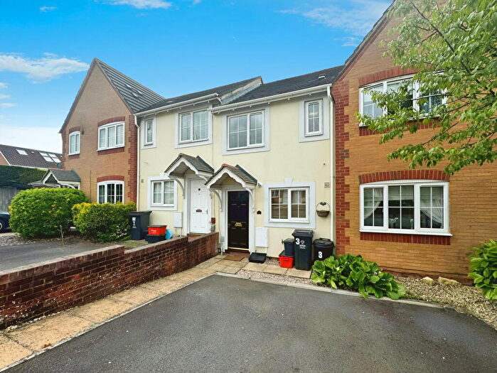 2 Bedroom Detached House To Rent In Hepworth Road, Swindon, SN25
